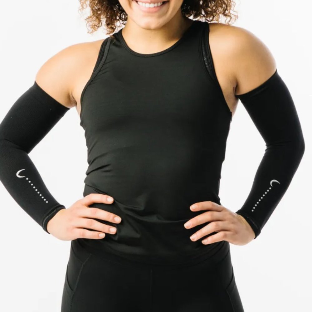 Distance Black Reflective Compression Sleeves (M-L)